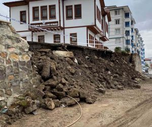 Yozgat’ta şiddetli yağış nedeniyle istinat duvarı çöktü