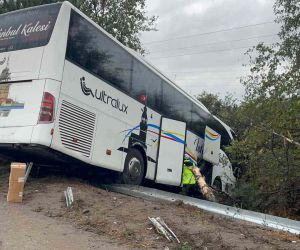 Bursa’da yolcu otobüsü şarampole uçtu: 2 yaralı
