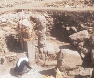 Karahantepe’de insan heykeli bulundu
