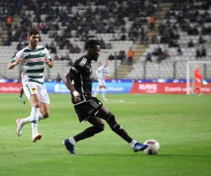 Trendyol Süper Lig: Konyaspor: 0 - Beşiktaş: 1 (İlk yarı)