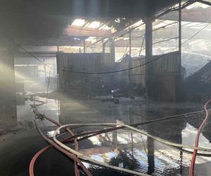 Uşak’ta tekstil fabrikasında çıkan yangın kontrol altına alındı