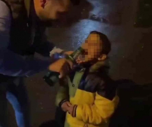 İstanbul’da skandal görüntü: Küçük çocuğa alkol içirip video çektiler