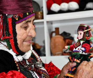 Türkmen giysili Damal bebeklerini 46 yıldır üretiyor