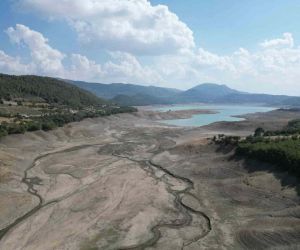 Kozan Barajı’nda su seviyesi yüzde 16.4’e düştü