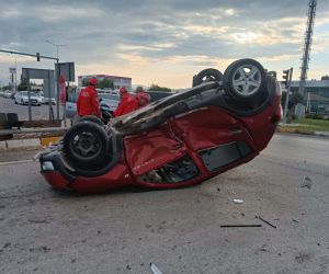 Burhaniye’de otomobiller çarpıştı: 3 yaralı