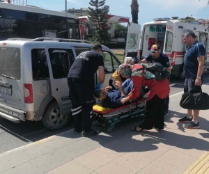 Kanser tedavisi görmeye giderken kaza yaptılar, yola ambulansla devam etti