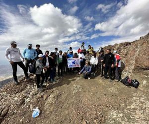 Van Gölü’nün temiz kalması için Erek Dağı’na tırmandılar