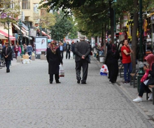 Eskişehir’de havalar soğudu, kışlık mont sezonu açıldı