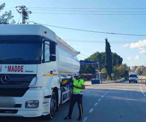Trafik ekipleri tanker sürücülerini bilgilendirdi