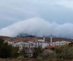 Tatvan’da yağmur bulutları görsel şölen oluşturdu