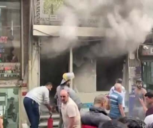 Beyazıt’ta iş yerindeki yangına esnaftan yangın tüpü seferberliği