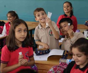 Zeytinburnu’nda 18 bin ilkokul öğrencisine ücretsiz ağız ve diş sağlığı bakım seti