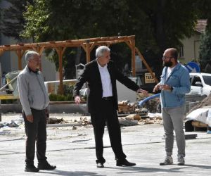 Başkan Bakkalcıoğlu Cumhuriyet Meydanı’nda incelemelerde bulundu