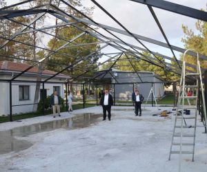 Beylikova Millet Bahçesi’nde çadır kafe inşaatı başladı