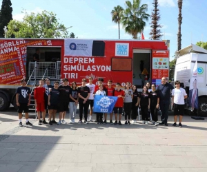 Öğrencilere deprem simülasyon tırında eğitim
