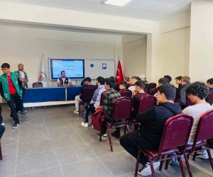 Kütahya’da öğrenciler bilinçli ve güvenli internet kullanımı konusunda bilgilendirildi