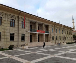 Eskişehir’de de bayraklar yarıya indirildi