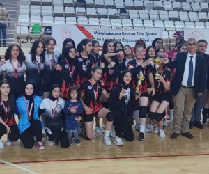 Liselerde voleybol heyecanı