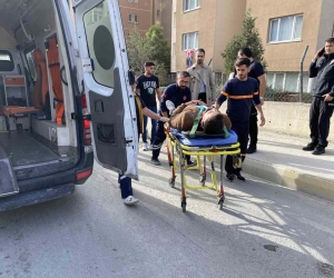 Kamyonlardan dökülen çamur nedeniyle aynı yerde 5 kaza meydana geldi