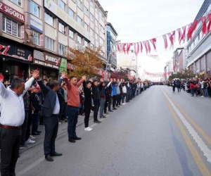 Cumhuriyetin 100. yılını Cumhuriyet Caddesi’nde bar oynayarak kutladılar