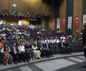 Polis Başmüfettişi Ahmet Sula, Osmaniye’de resim sergisi açıp konferans verdi