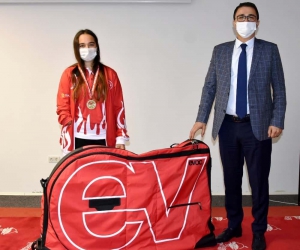 Milli sporcu Miray Ulaş’a malzeme desteği