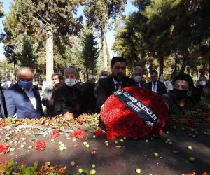 Gazeteci Aykut Tuzcu, mezarı başında anıldı