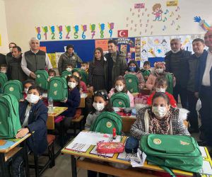 Öğretmenler Günü’nde Nurcan öğretmene ve öğrencilerine 400 fidanla sürpriz yapıldı