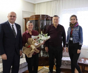 Safiye Öğretmen, Başkan Ergün’ün sürpriziyle duygulandı