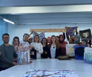 Üniversite öğrencilerine kumaş boyama uygulamalı gösterildi