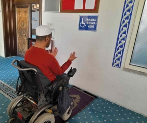 Camilerde engellilere uygun namaz kılma yerleri oluşturuldu