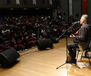 Metin Şentürk, üniversite öğrencilerini hem eğlendirdi hem de hayat tecrübesini paylaştı