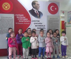 Etimesgut Belediyesi’nin Kırgızistan’da inşa ettiği Atatürk Kreş Anaokulu ve Gündüz Bakım Evi’nde Öğretmenler Günü etkinliği