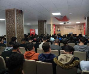 Erzincan’da KYK’da kalan üniversite öğrencilerine konferans
