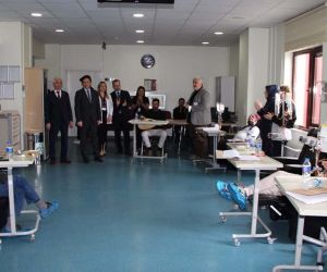Kütahya Evliya Çelebi Hastanesi’nde hastalara müzik dinletisi
