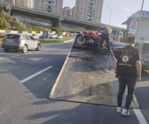 Başakşehir’de abartı egzozla çevreye rahatsızlık veren motosikletliler mobil okul timlerine yakalandı