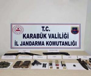 Uyuşturucu, tarihi eser ve silahla yakalandı