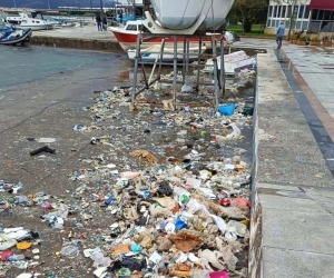 Bandırma sahili çöplüğe döndü