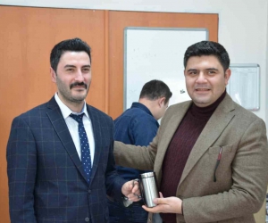 Emet Kaymakamı Seyman ve Belediye Başkanı Doğan’dan öğretmenlere hediye