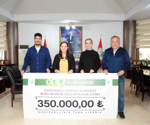 Tenis turnuvasının geliri Balçovalı öğrencilere burs oldu