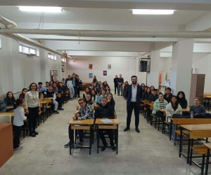 Başarılı doktor Buldanlı gençlere yol gösterdi