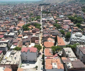 Alaşehir’in prestij caddesinde sıra üst yapıda