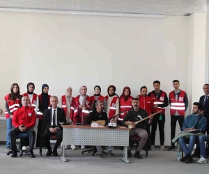Kızılay, öğretmenler gününü unutmadı