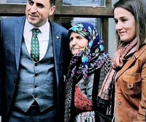 Hem fotoğraf çektirdi hem sohbet etti