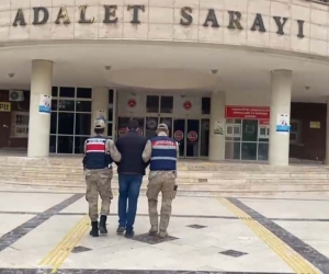 Şanlıurfa’da aranan dolandırıcı sahte kimlikle yakalandı
