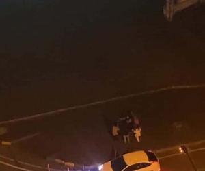 Yağmur yolları nehre çevirdi, vatandaşlar şimşek altında halay çekti