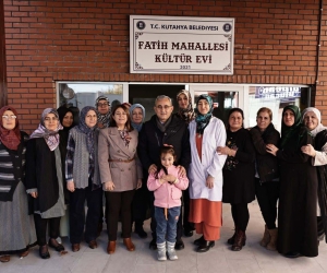 Kütahya Belediye Başkanı Işık Fatih Mahallesi Kültür Evi’ni ziyaret etti