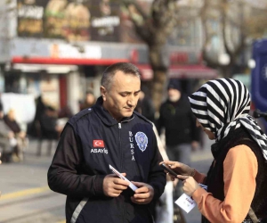  Kadınları tek tek durdurup o uygulamayı yüklettiler