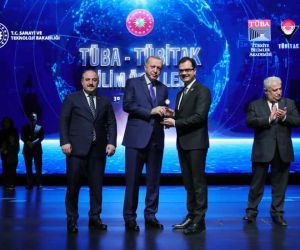 ERÜ Öğretim Üyeleri Doç. Dr. Halil Tekiner ve Doç. Dr. Hacer Tokyürek TÜBA Uluslararası Akademi Ödüllerini Aldı
