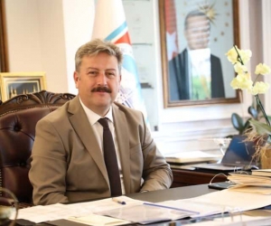 Başkan Dr. Mustafa Palancıoğlu Doç.Dr. Halil Tekiner ile Doç. Dr. Hacer Tokyürek’i Tebrik Etti